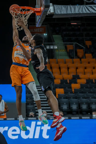 更为现代足 更为现代足